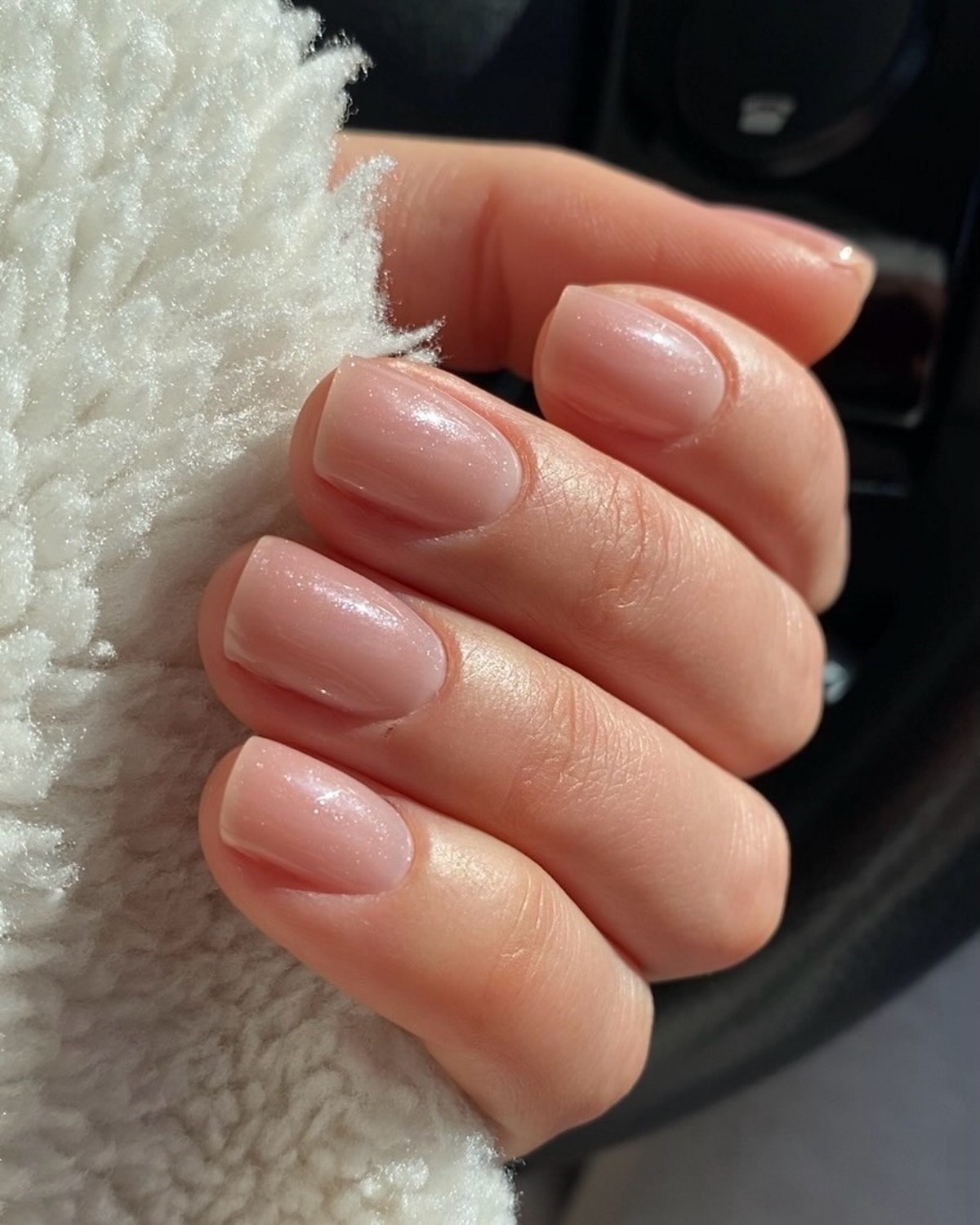 Бежевий манікюр на короткі нігті: тихий тренд, який виглядає дорого