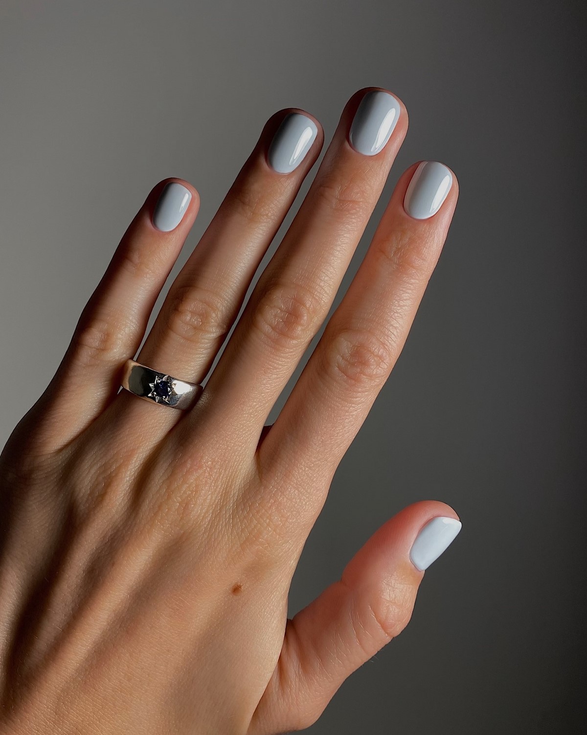 Манікюр на короткі нігті весни 2026 – фото стильних варіантів