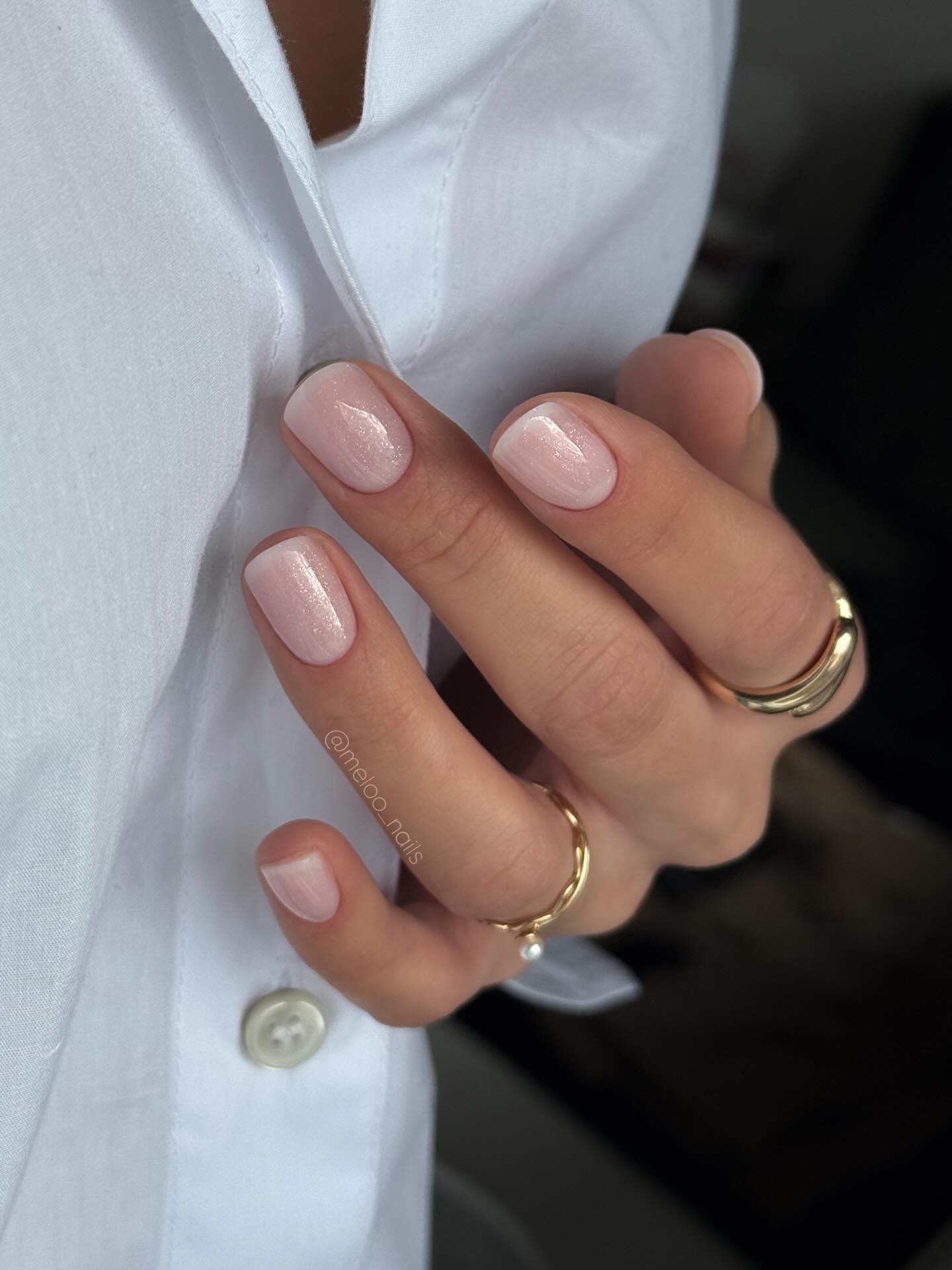 Манікюр, який робить короткі нігті акуратнішими