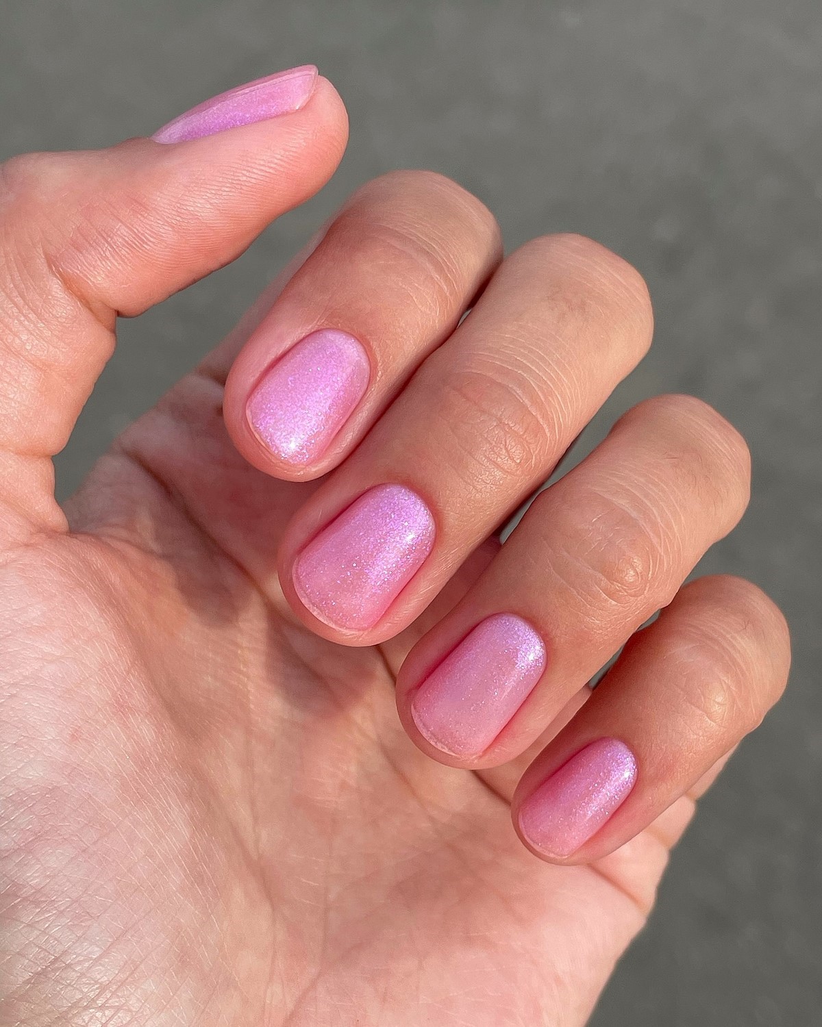 Модні кольори для коротких нігтів весни 2026: головні відтінки