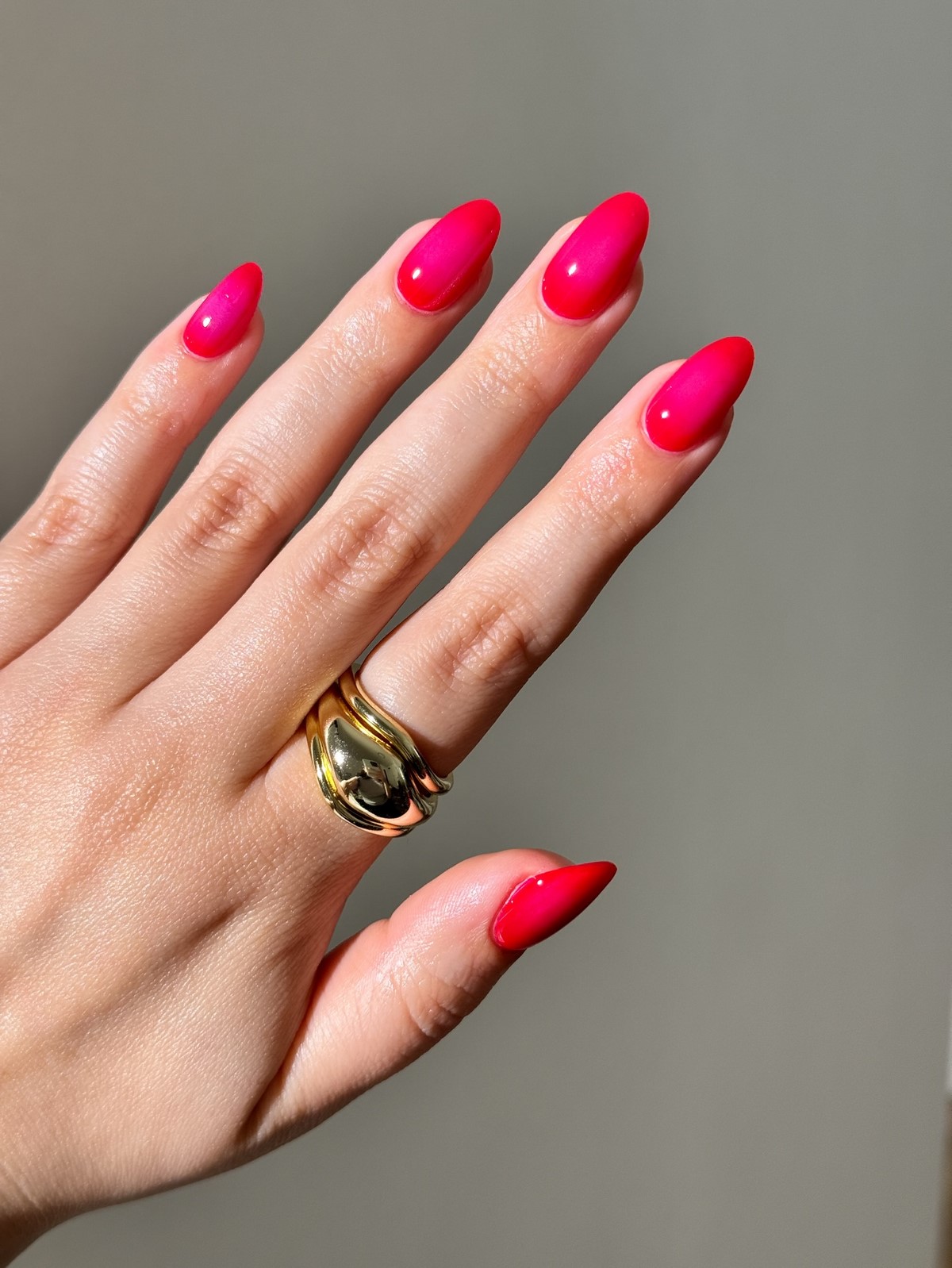 Мигдалеподібний манікюр весни 2026 – фото трендових ідей