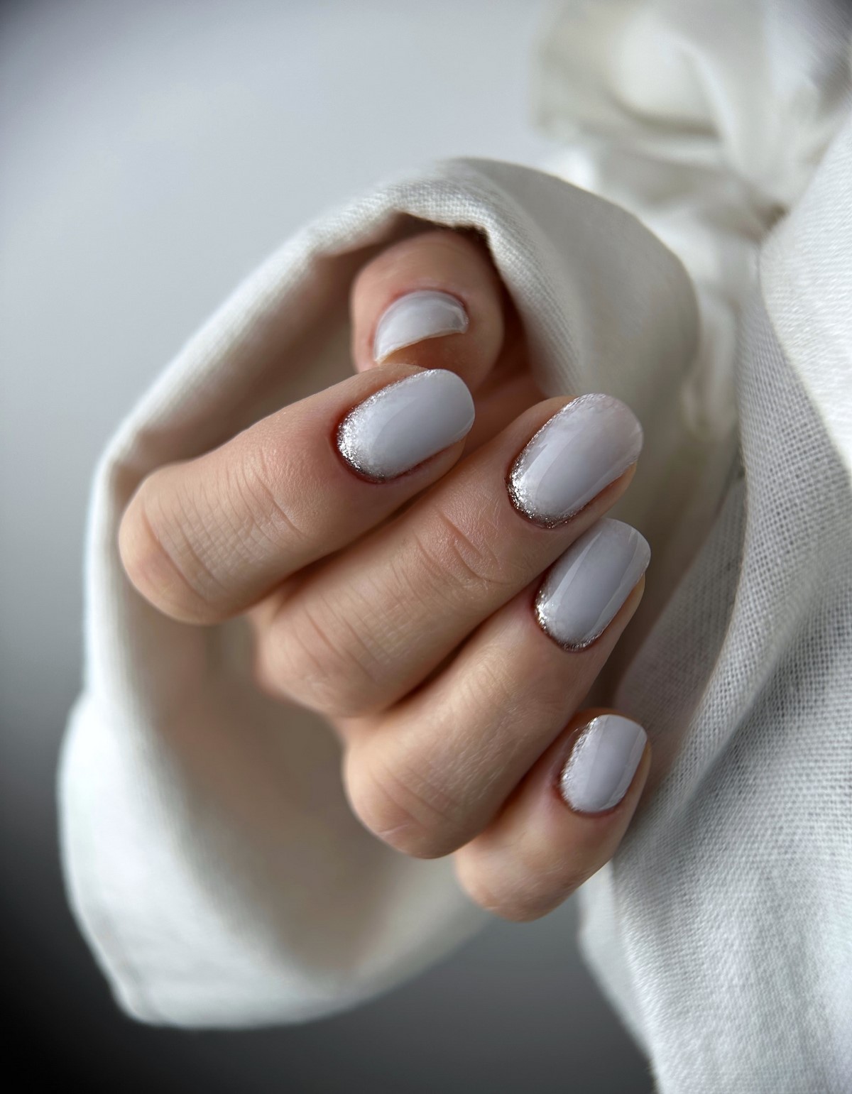 Пастельний манікюр на короткі нігті квітня: тренд ніжності