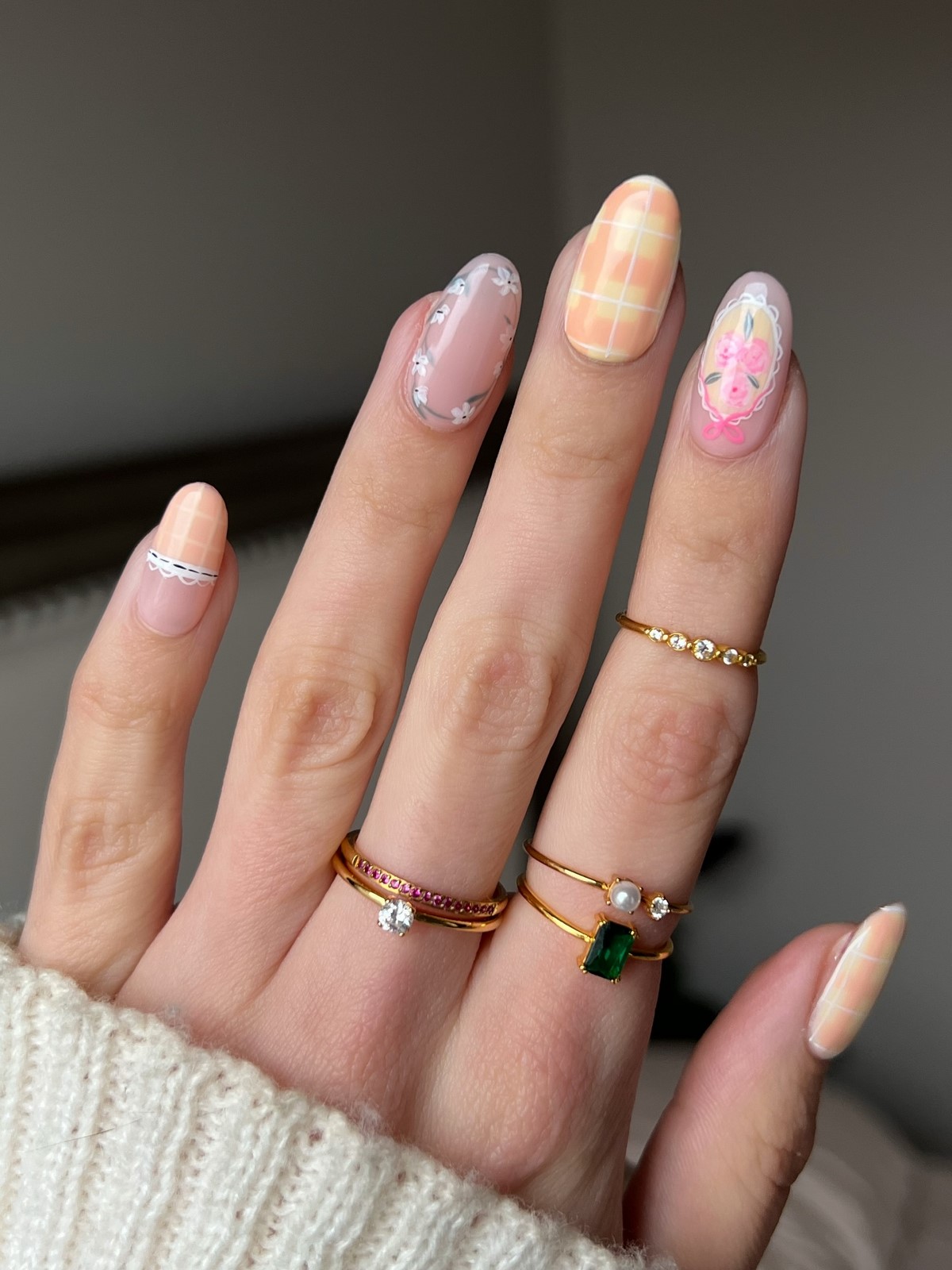 Великодній манікюр 2026: ідеї, які надихають