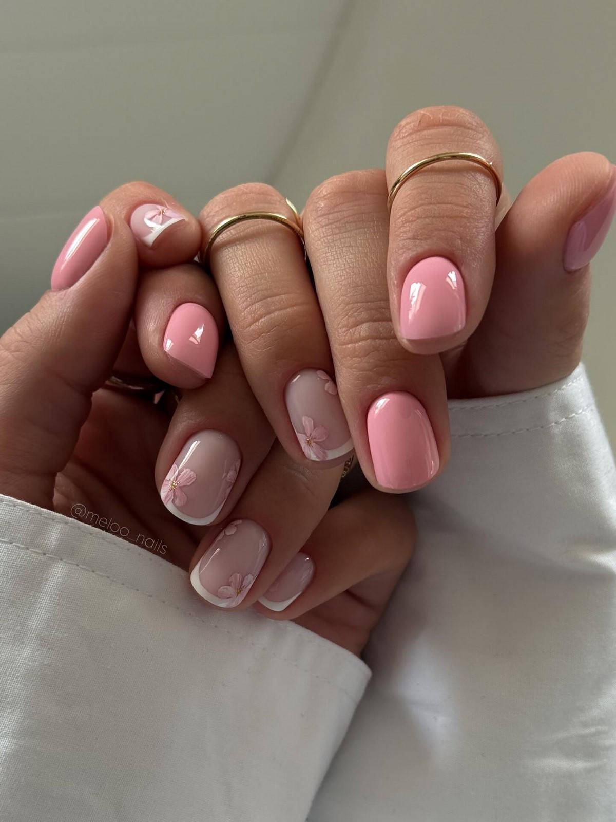 Рожевий манікюр на короткі нігті: ніжність, що омолоджує образ