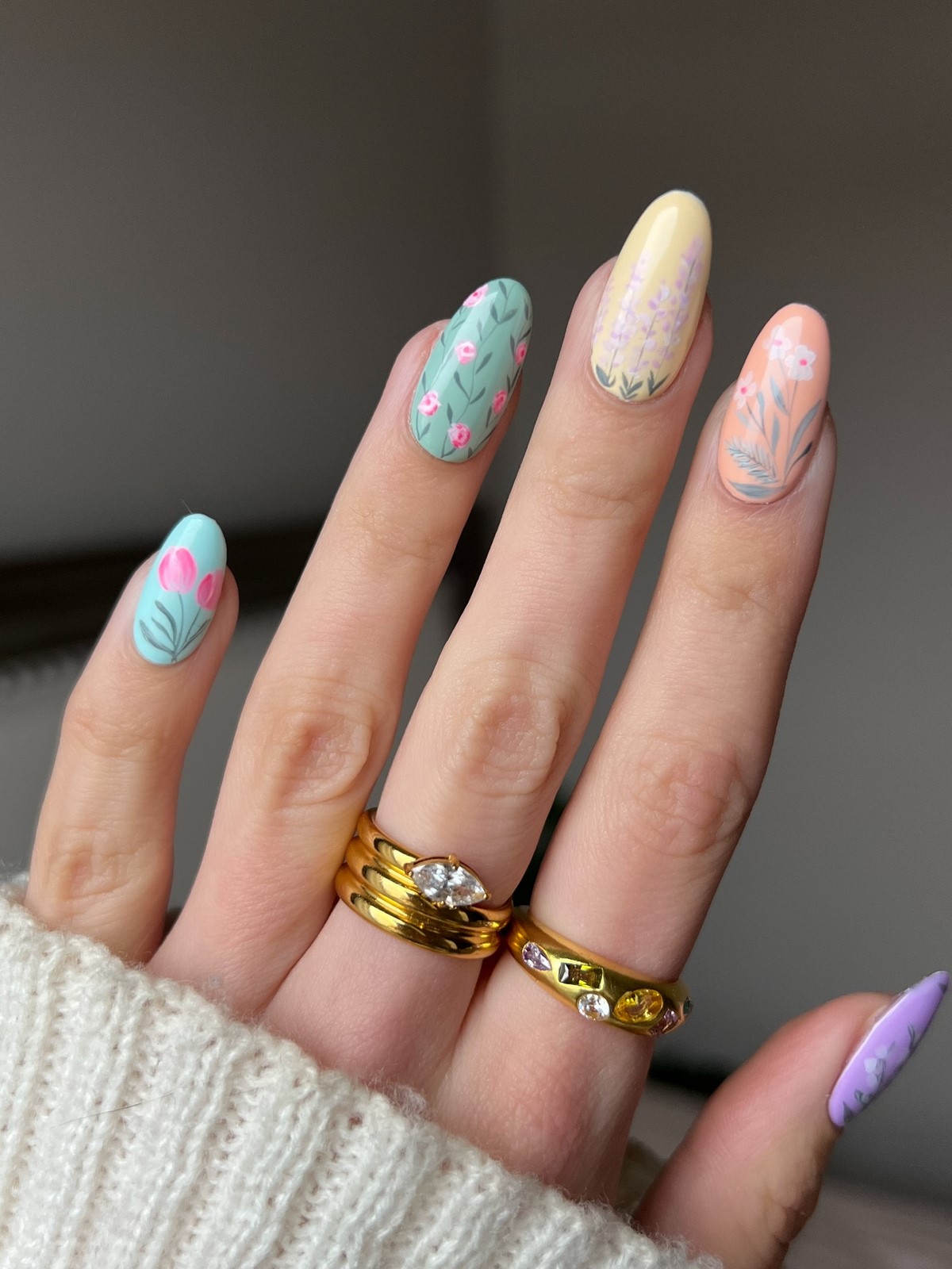 Великодній манікюр 2026: ідеї, які надихають