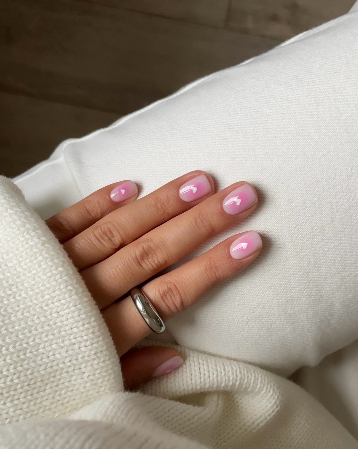 Нюдовий манікюр на короткі нігті квітня: ідеї ніжності