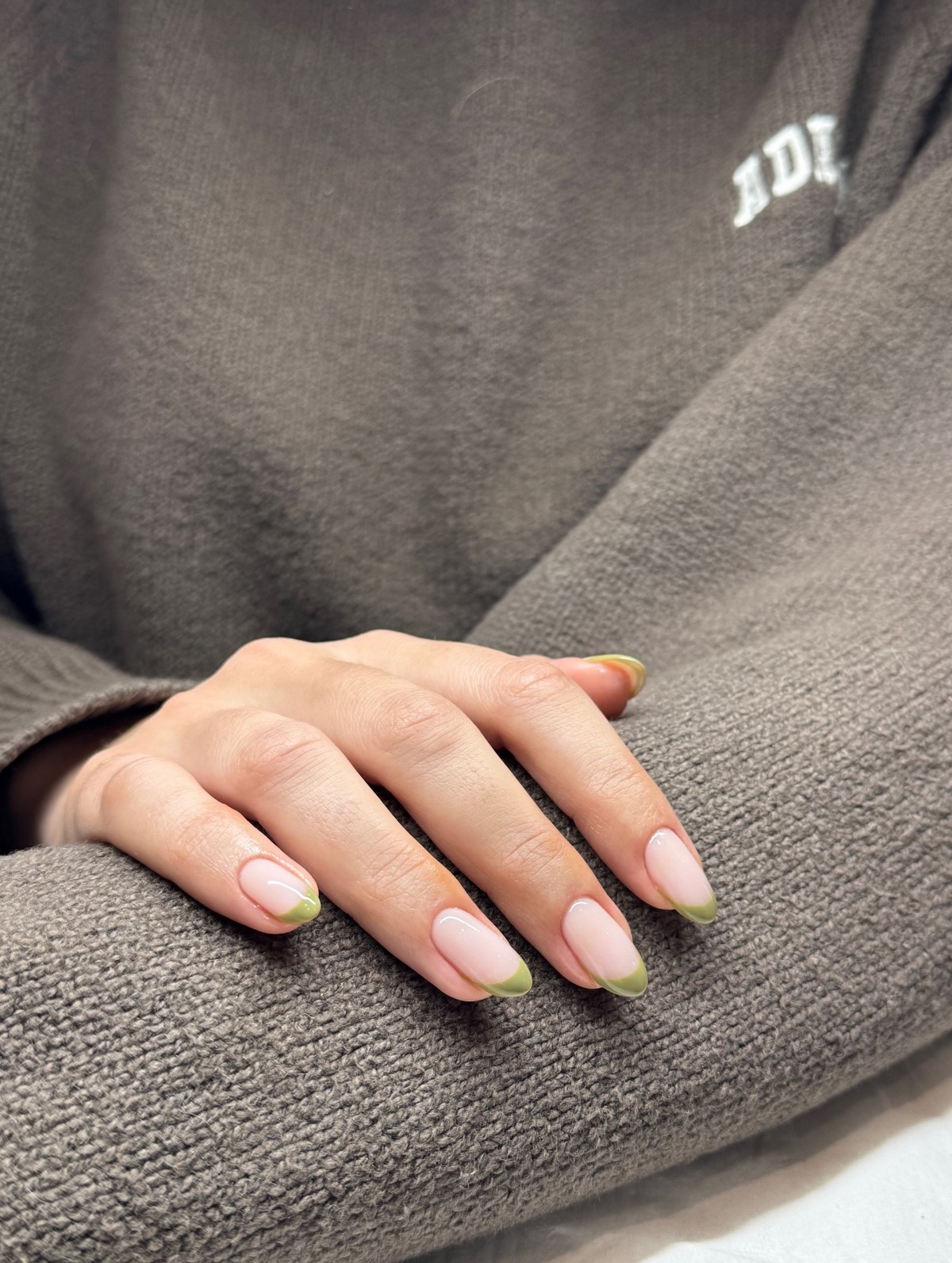 Який манікюр виглядає дорого, а який дешевить руки