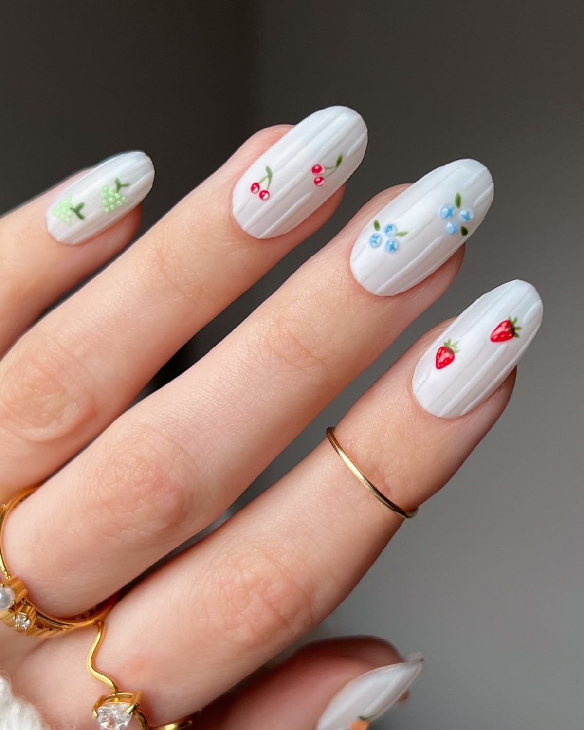 Манікюр на квітень 2026: наймодніші ідеї сезону