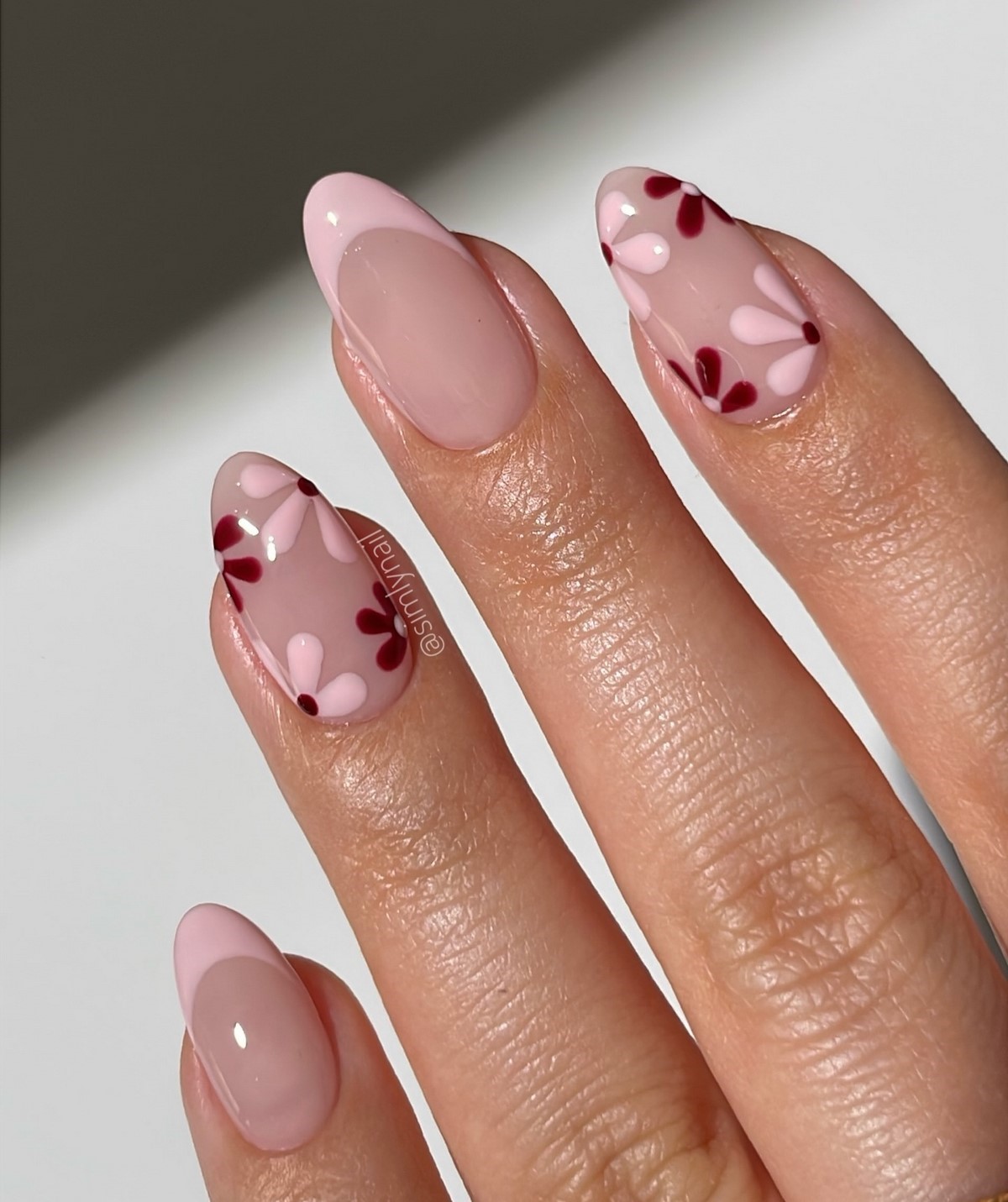 Манікюр на квітень 2026: наймодніші ідеї сезону