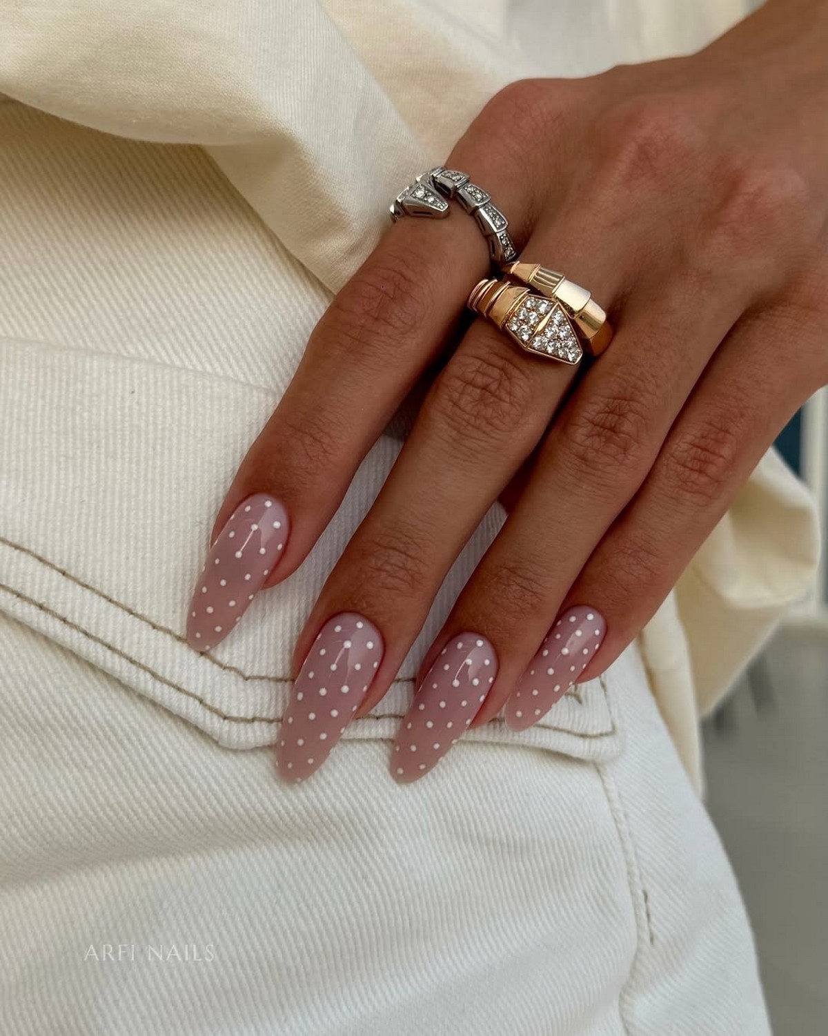 Манікюр на квітень 2026: наймодніші ідеї сезону