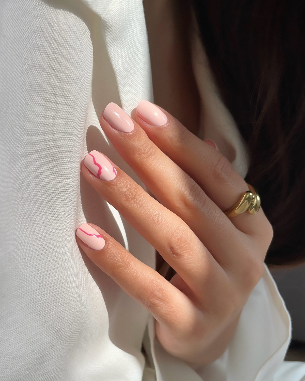 Бежевий манікюр на короткі нігті: тихий тренд, який виглядає дорого