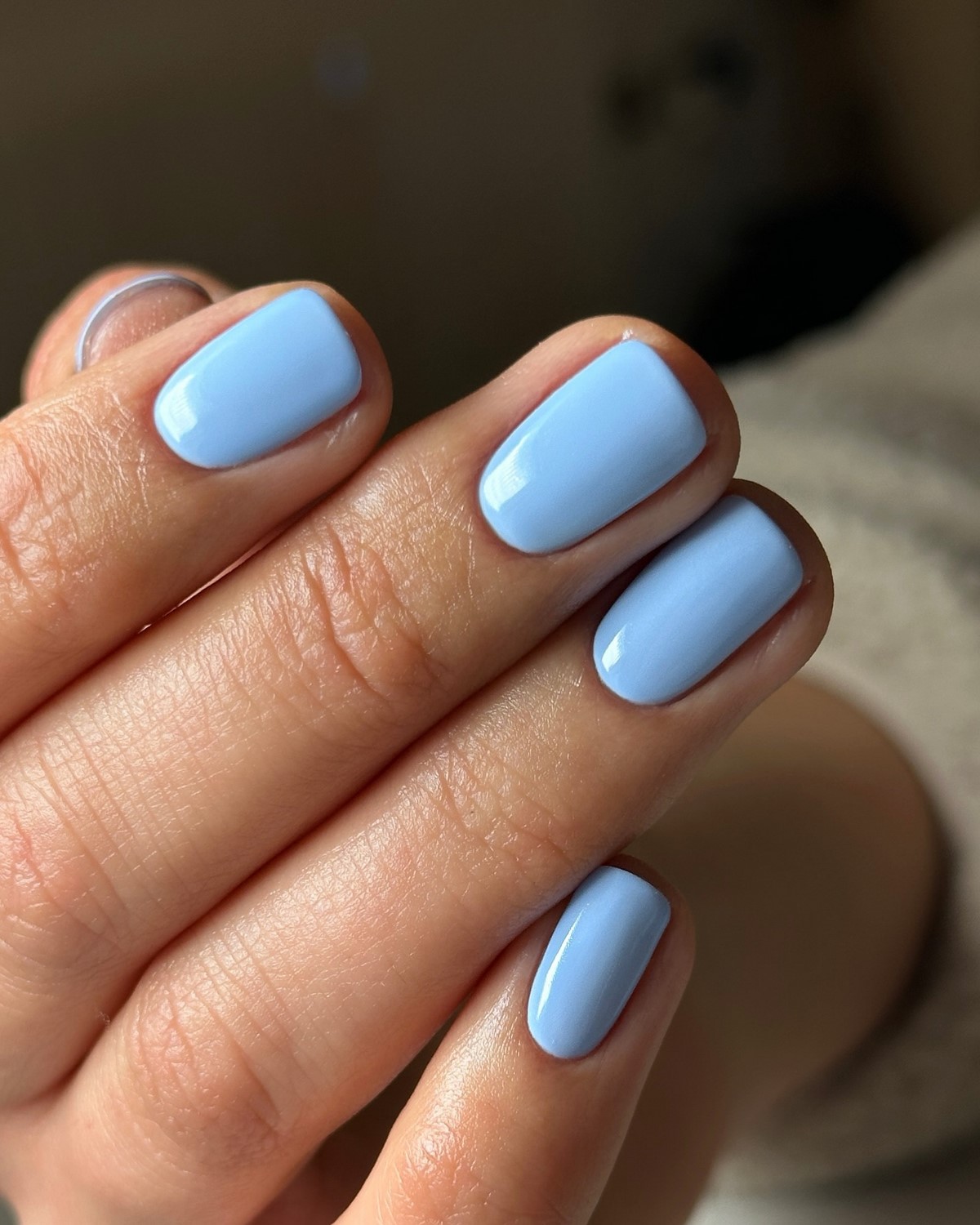 Чому блакитний манікюр став головним кольором весни