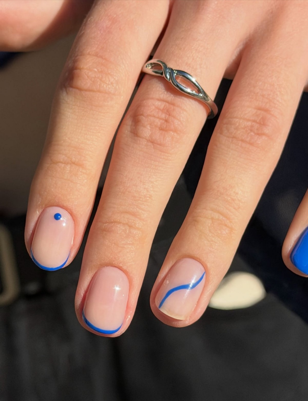 Френч на короткі нігті квітня: акуратний манікюр, який повернувся