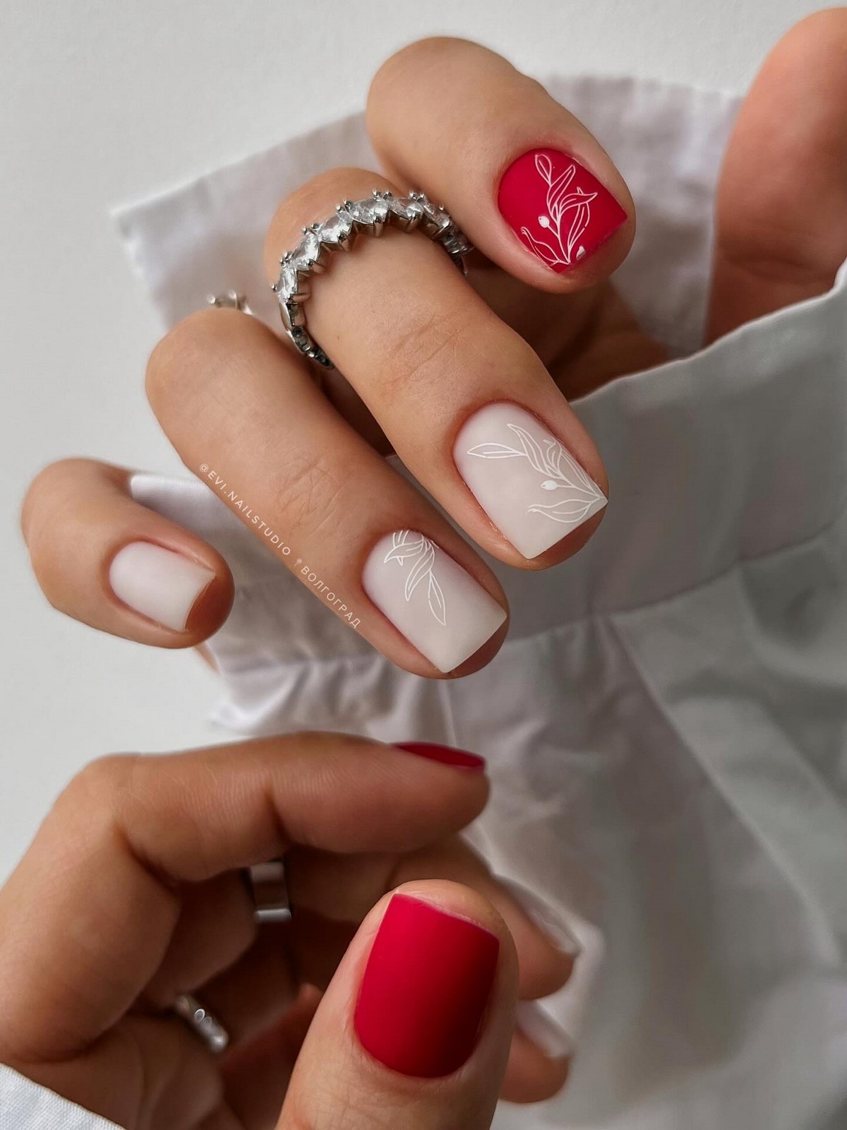 Короткі квадратні нігті весни 2026 – фото трендових варіантів, які підкорили сезон