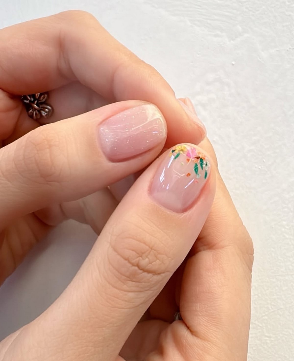 Манікюр на короткі нігті весни 2026 – фото стильних варіантів