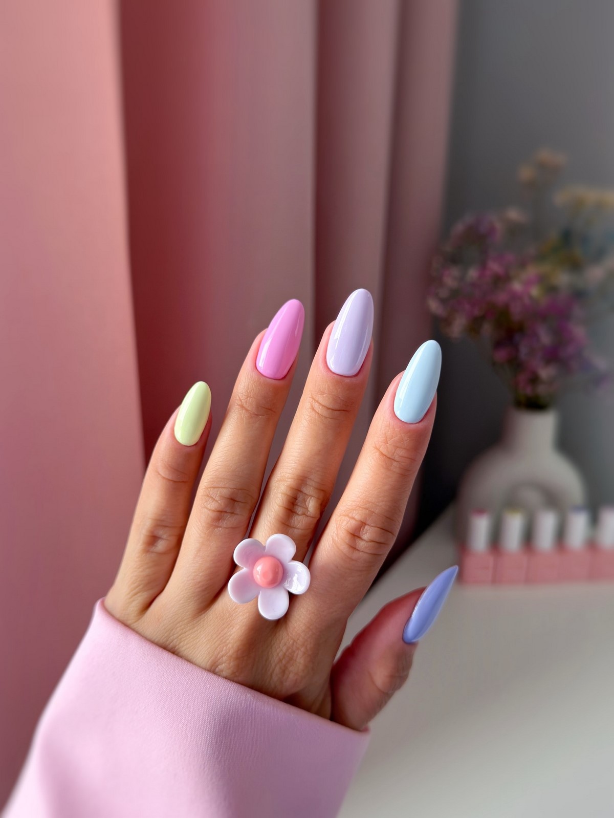 Нігті-мигдаль весни 2026: що зараз модно