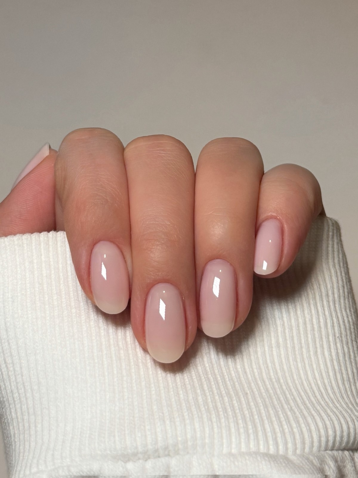 Манікюр, який освіжає руки і робить їх акуратними