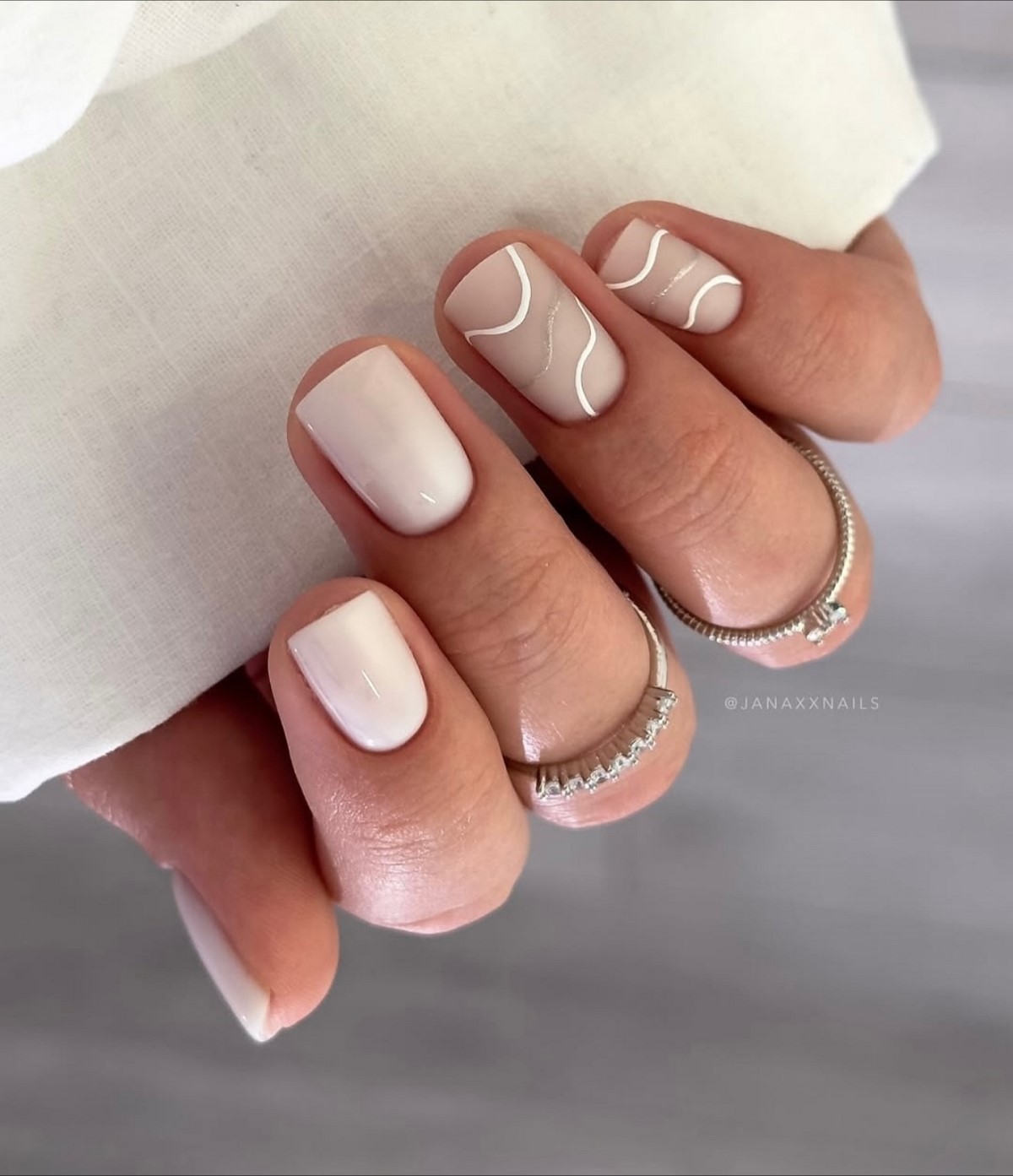 Мінімалістичний манікюр на короткі нігті: стильні ідеї весни 2026