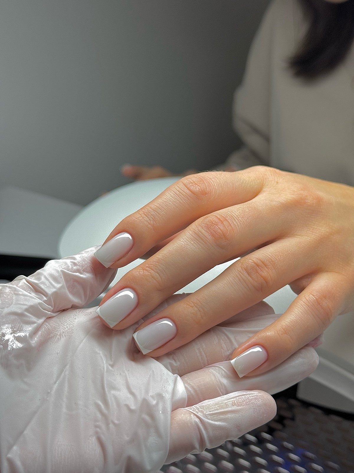 Молочний манікюр на короткі нігті весни 2026: ніжні ідеї