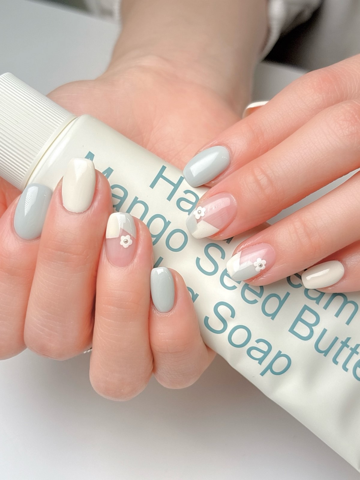 Пастельний манікюр на короткі нігті весни 2026: ніжні ідеї