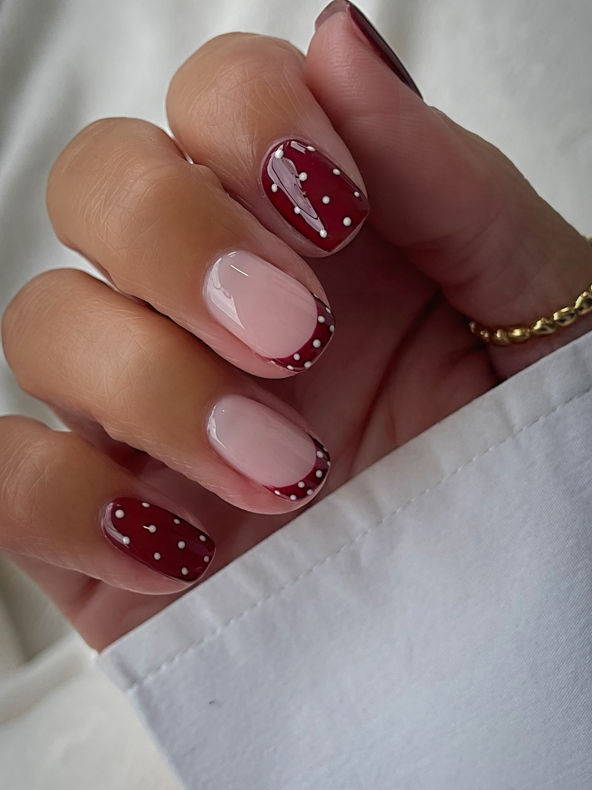 Мінімалістичний манікюр на короткі нігті: стильні ідеї весни 2026