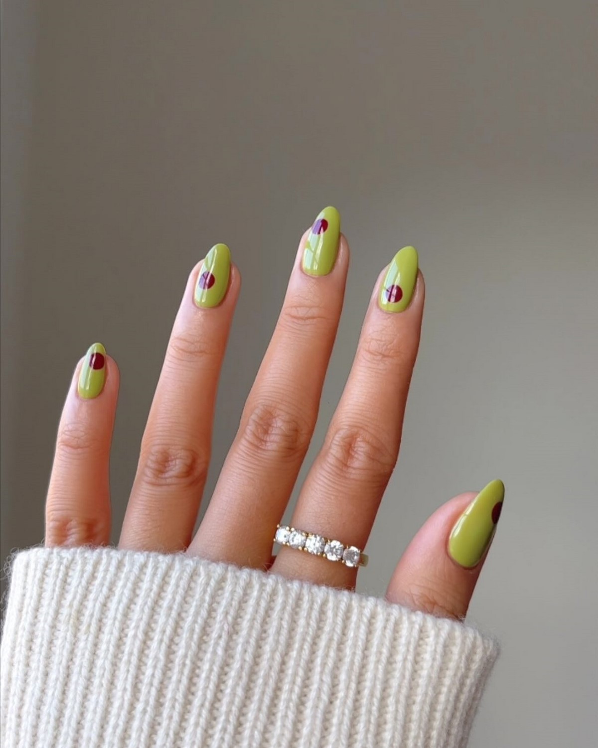 Фісташковий манікюр весни 2026, який виглядає дорого