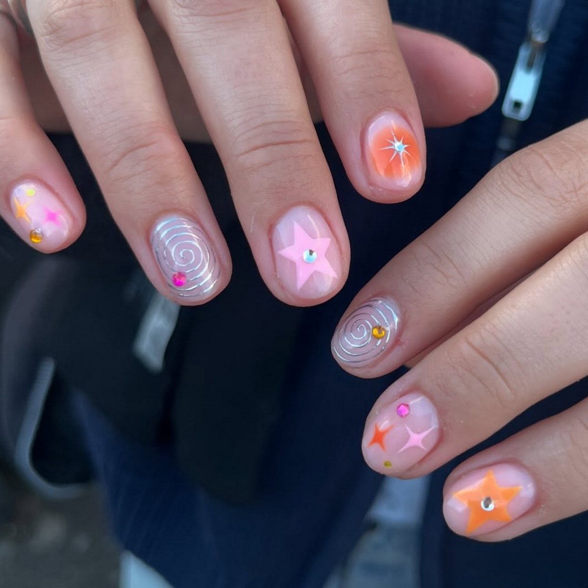 Короткі нігті на квітень 2026: ефект дорогого манікюру