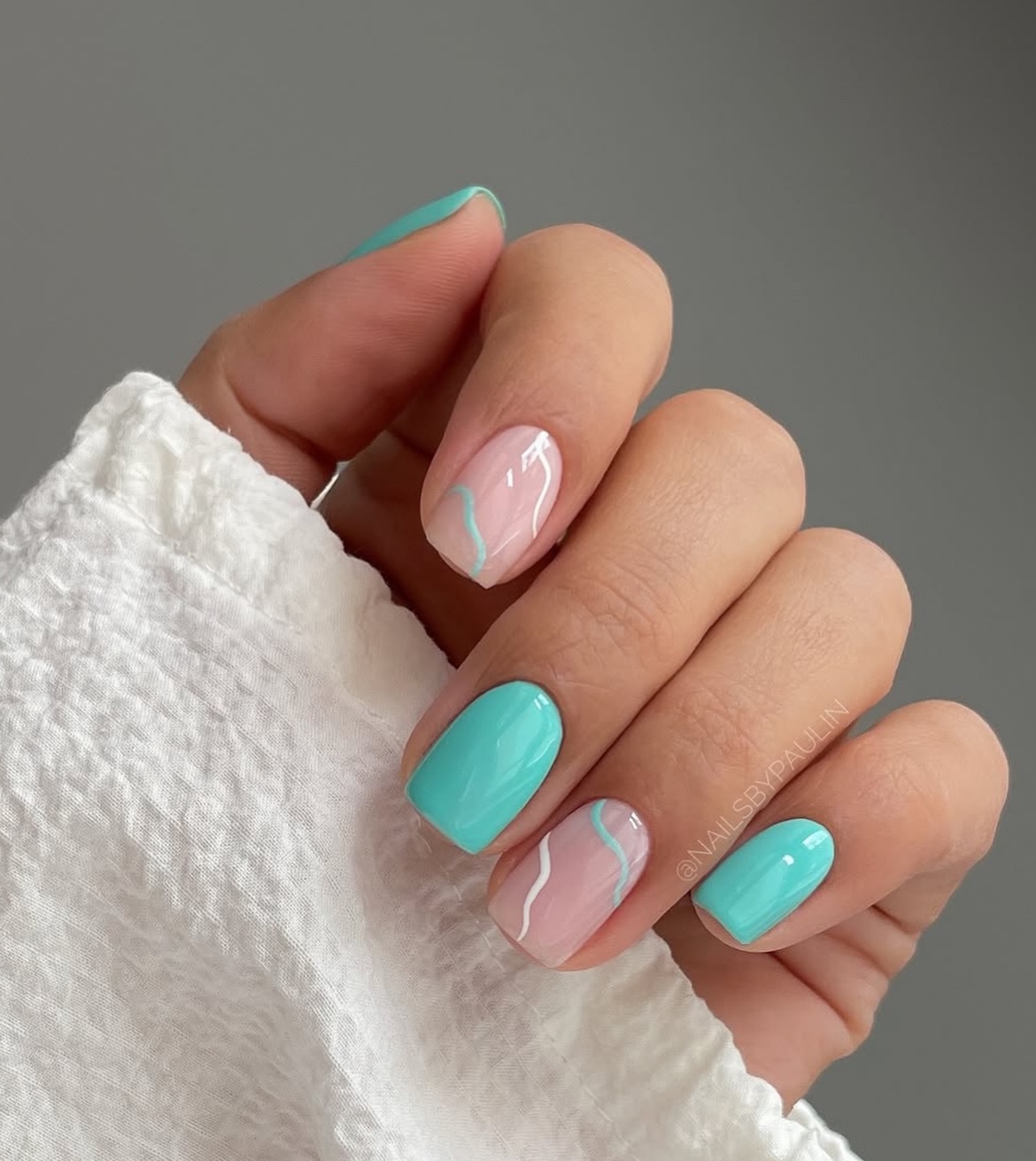 Манікюр, який робить короткі нігті акуратнішими