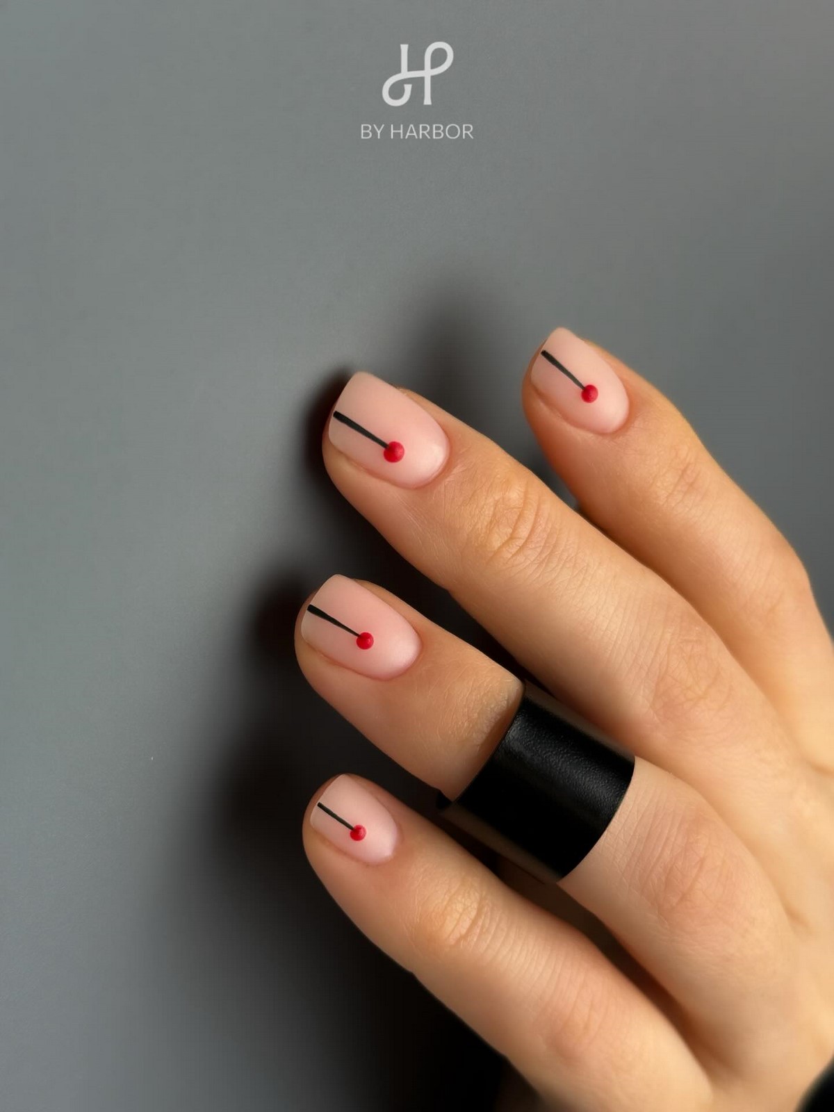 Манікюр на короткі нігті весни 2026: стильні новинки