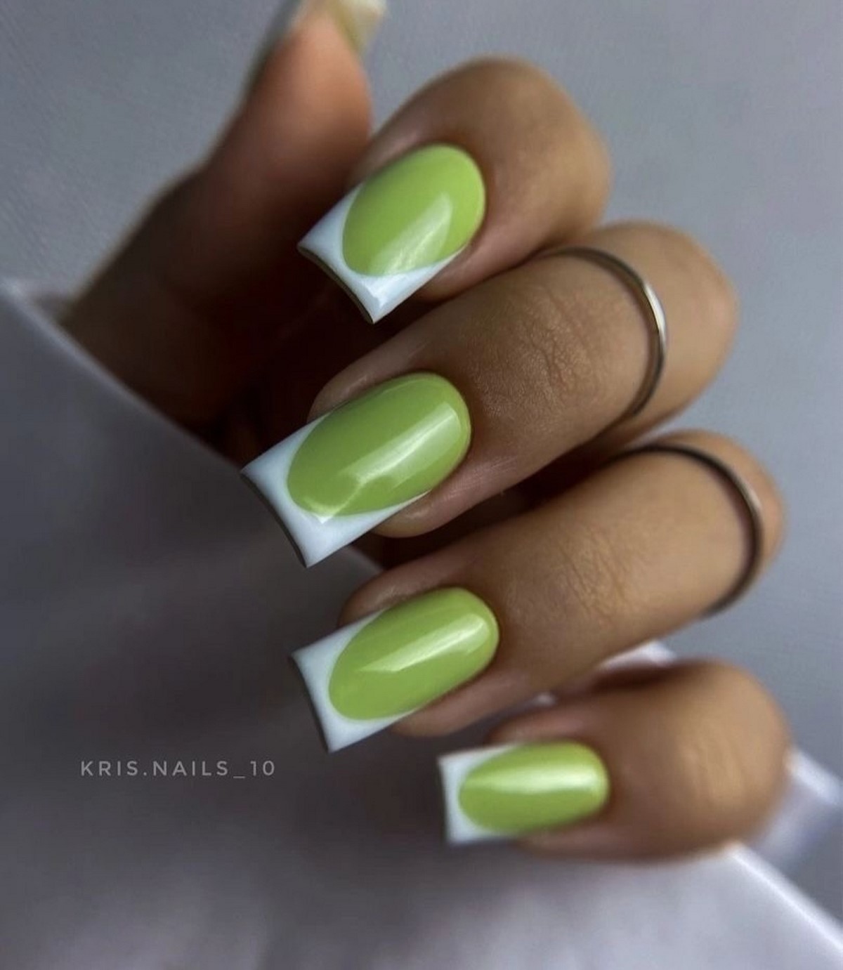 Фісташковий манікюр весни 2026, який виглядає дорого