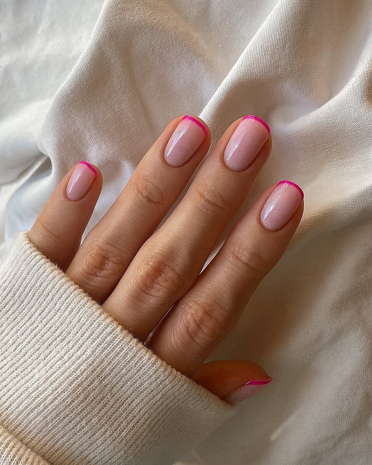 Мінімалістичний манікюр на короткі нігті: стильні ідеї весни 2026