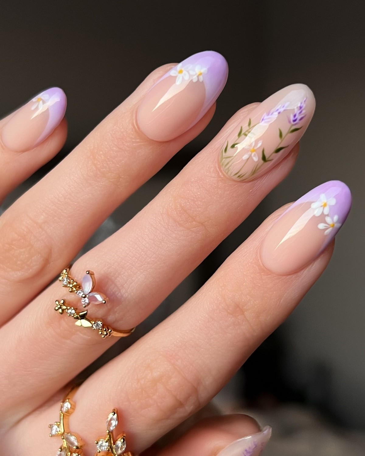 Манікюр на квітень 2026: наймодніші ідеї сезону