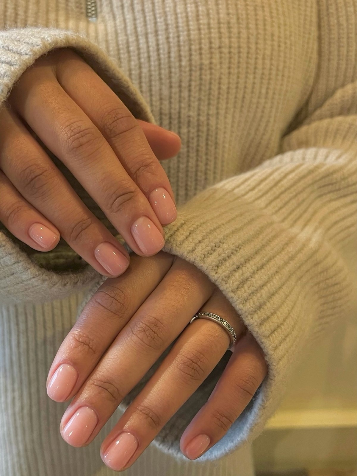 Який манікюр виглядає дорого, а який дешевить руки