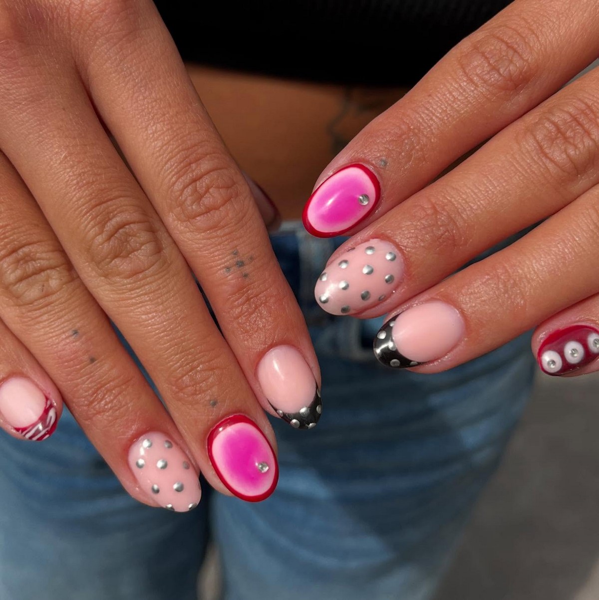 Aura-манікюр весни 2026 – тренд ніжного сяйва