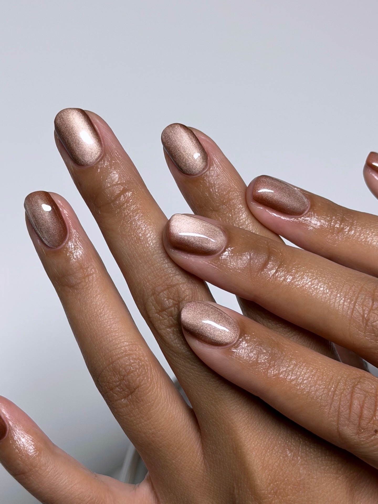 Манікюр, який робить короткі нігті акуратнішими