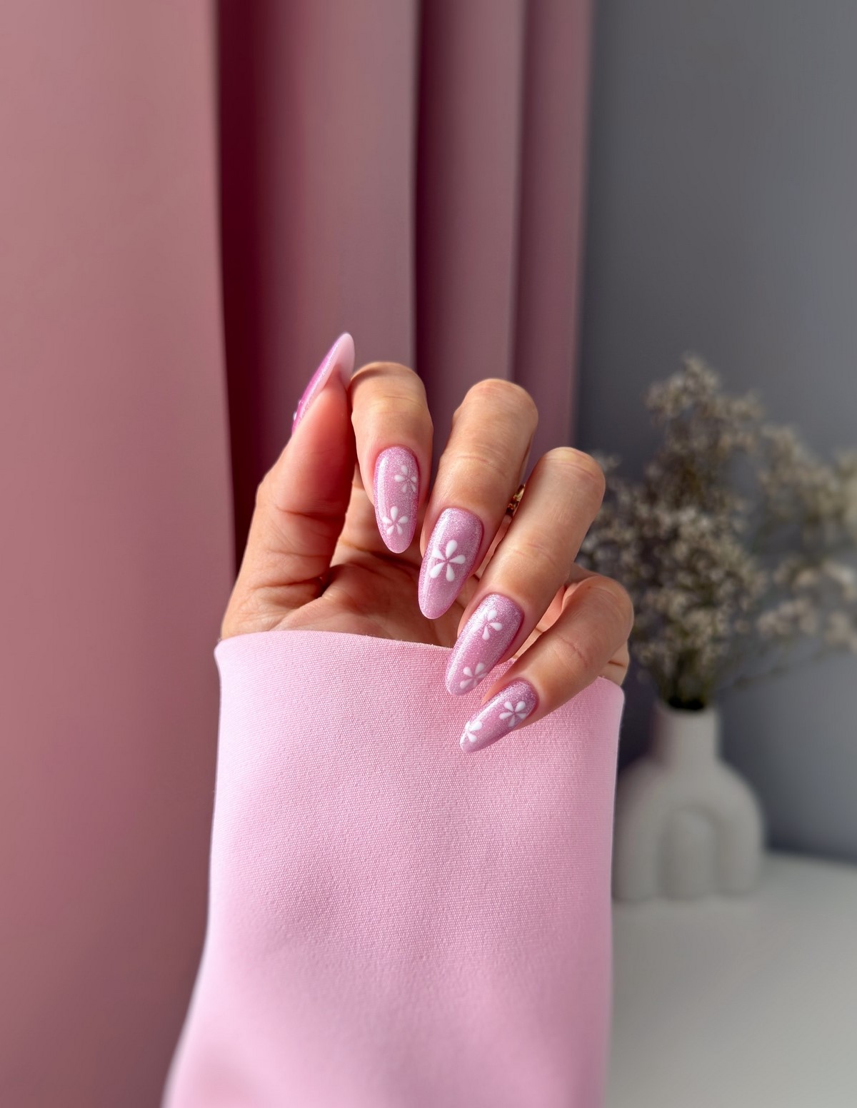 Мигдалеподібний манікюр весни 2026 – фото трендових ідей