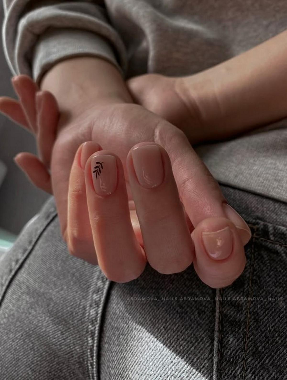 Ніжний манікюр на короткі нігті весни 2026 – трендові ідеї