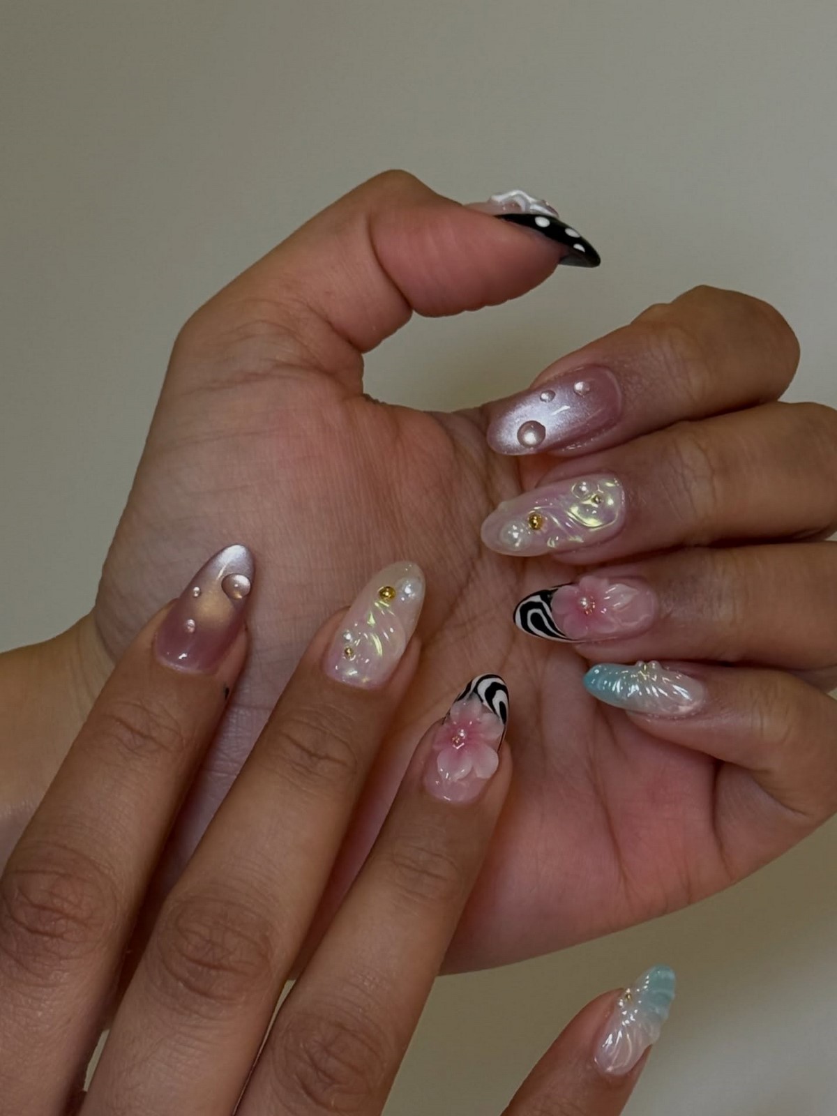 Який манікюр виглядає дорого, а який дешевить руки