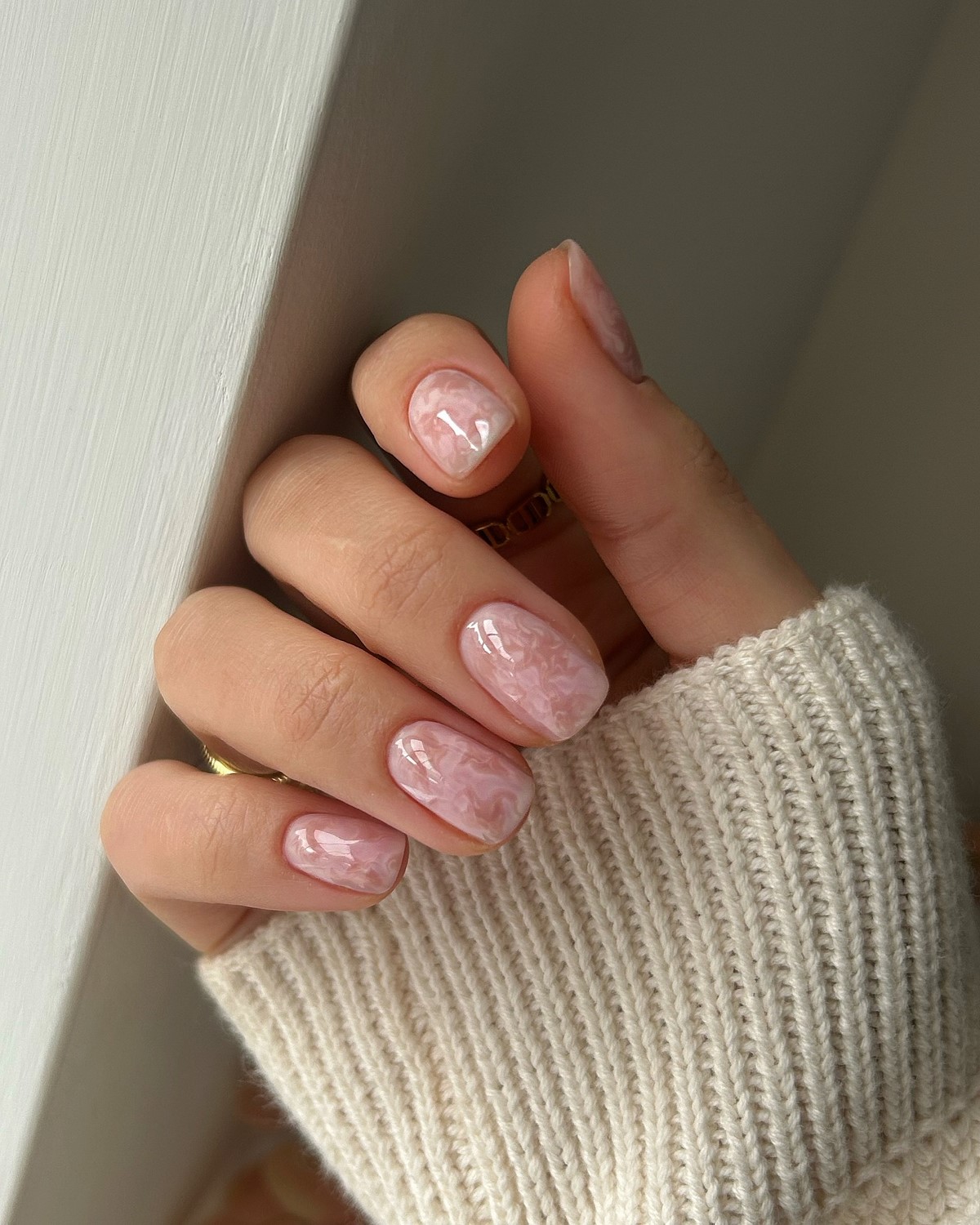 Мінімалістичний манікюр на короткі нігті: стильні ідеї весни 2026