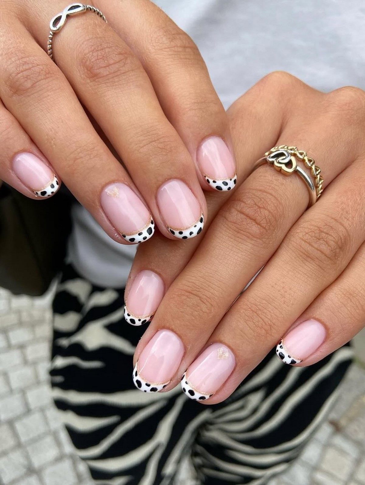 Найкрасивіші короткі нігті квітня 2026: тренди, що підкорюють