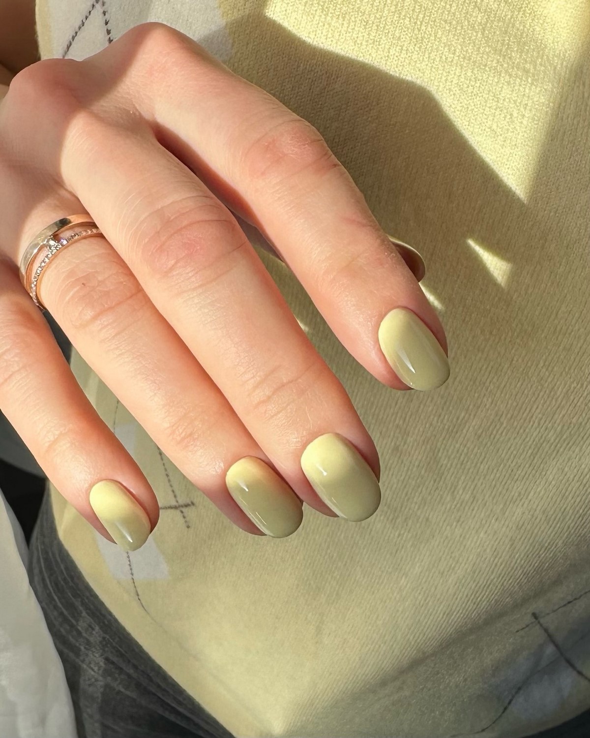 Пастельний манікюр на короткі нігті весни 2026: ніжні ідеї