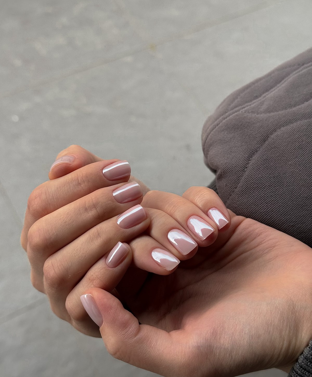 Манікюр на короткі нігті квітня: світлі ідеї, що освіжають образ