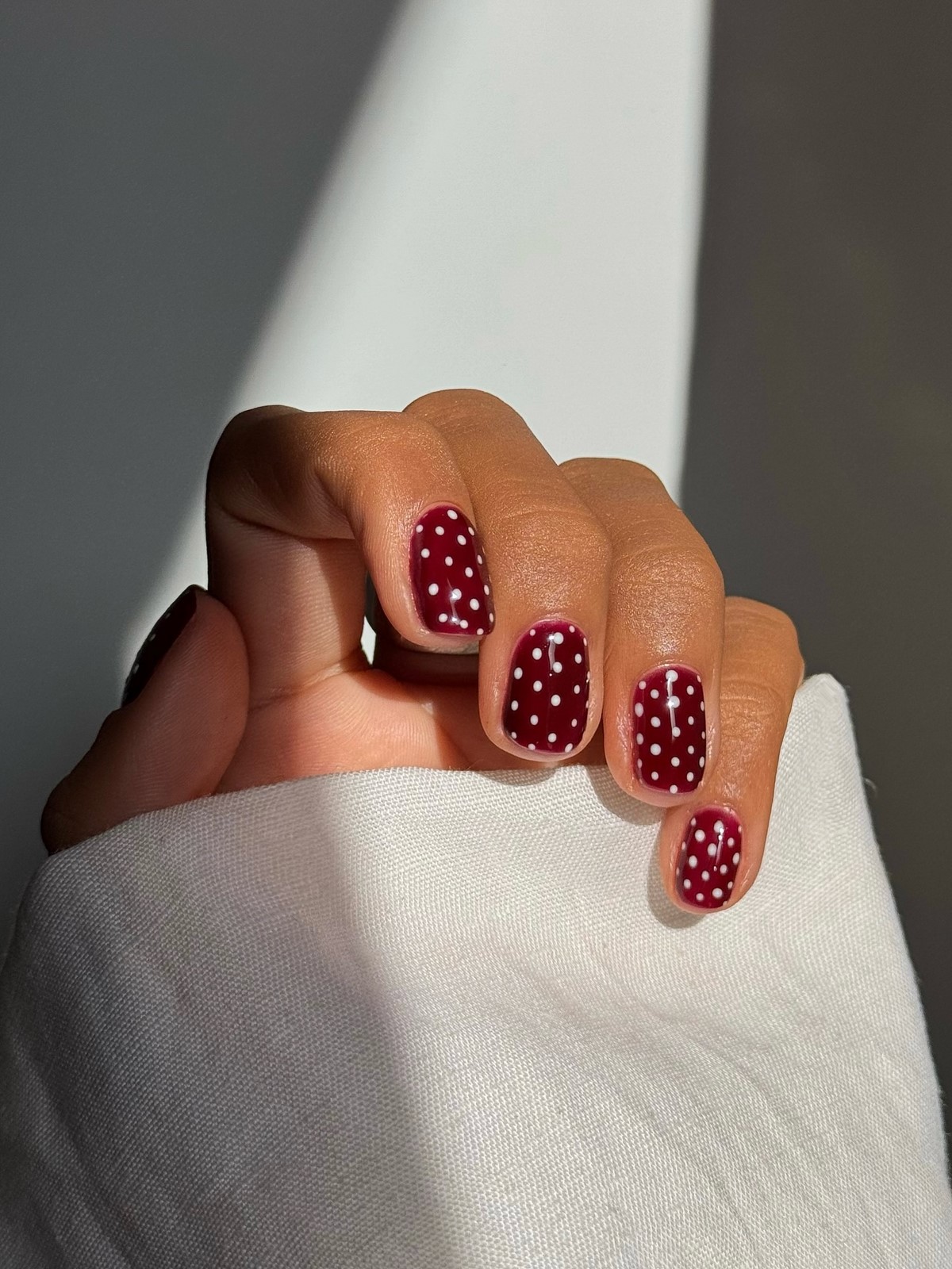 Мінімалістичний манікюр на короткі нігті: стильні ідеї весни 2026