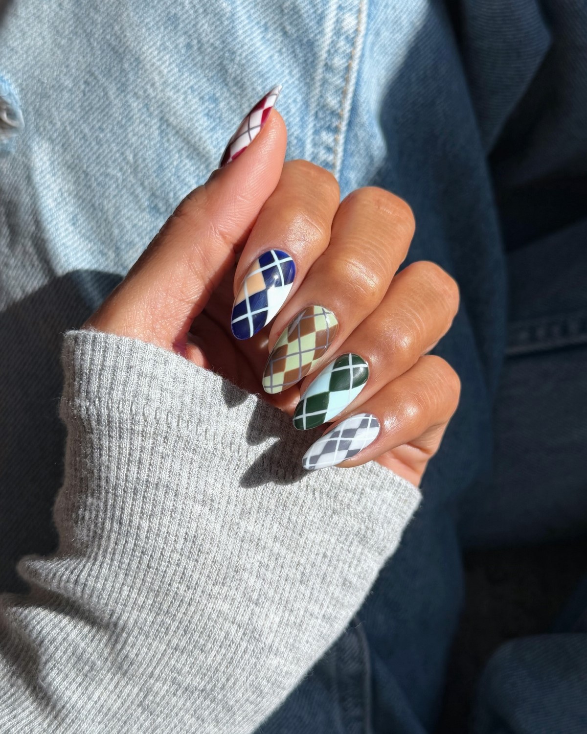 Мигдалеподібний манікюр весни 2026 – фото трендових ідей