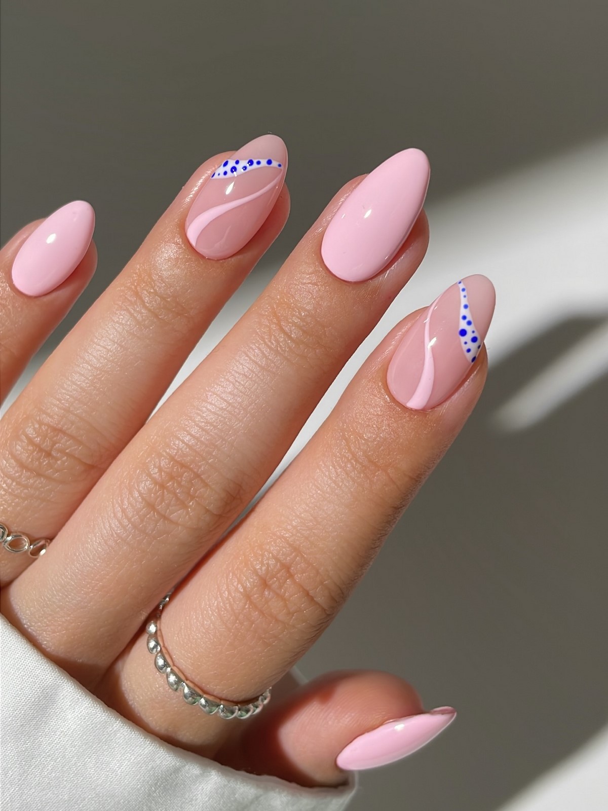 Манікюр квітня 2026: ніжні ідеї, які надихають щодня