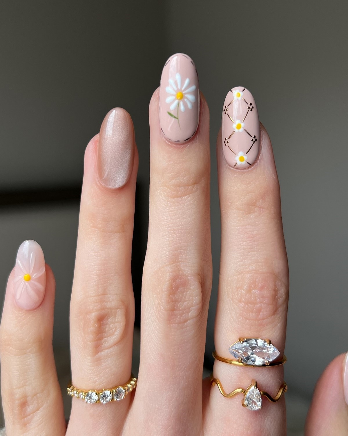 Манікюр на квітень 2026: наймодніші ідеї сезону