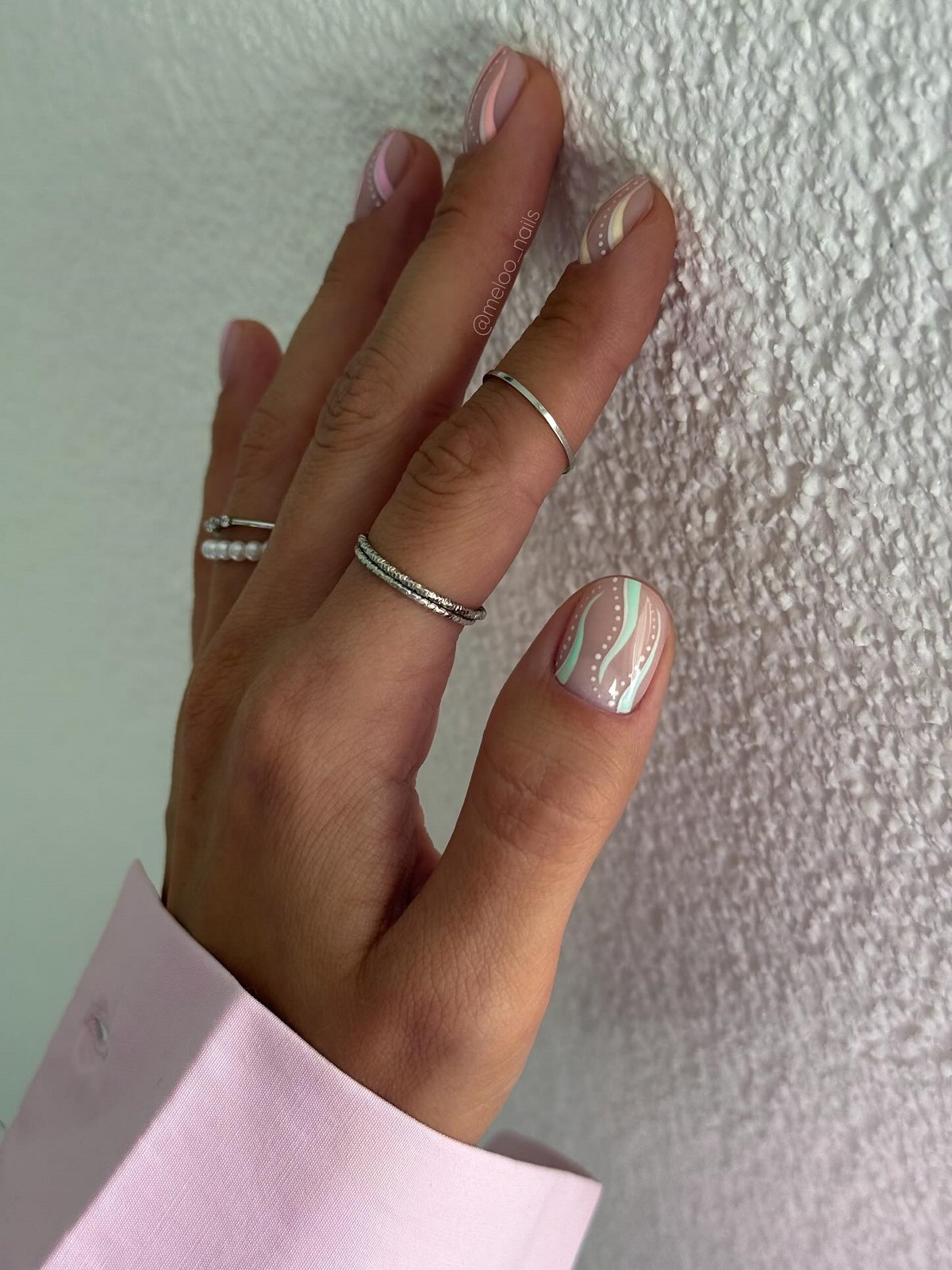 Ніжний манікюр на короткі нігті весни 2026 – трендові ідеї