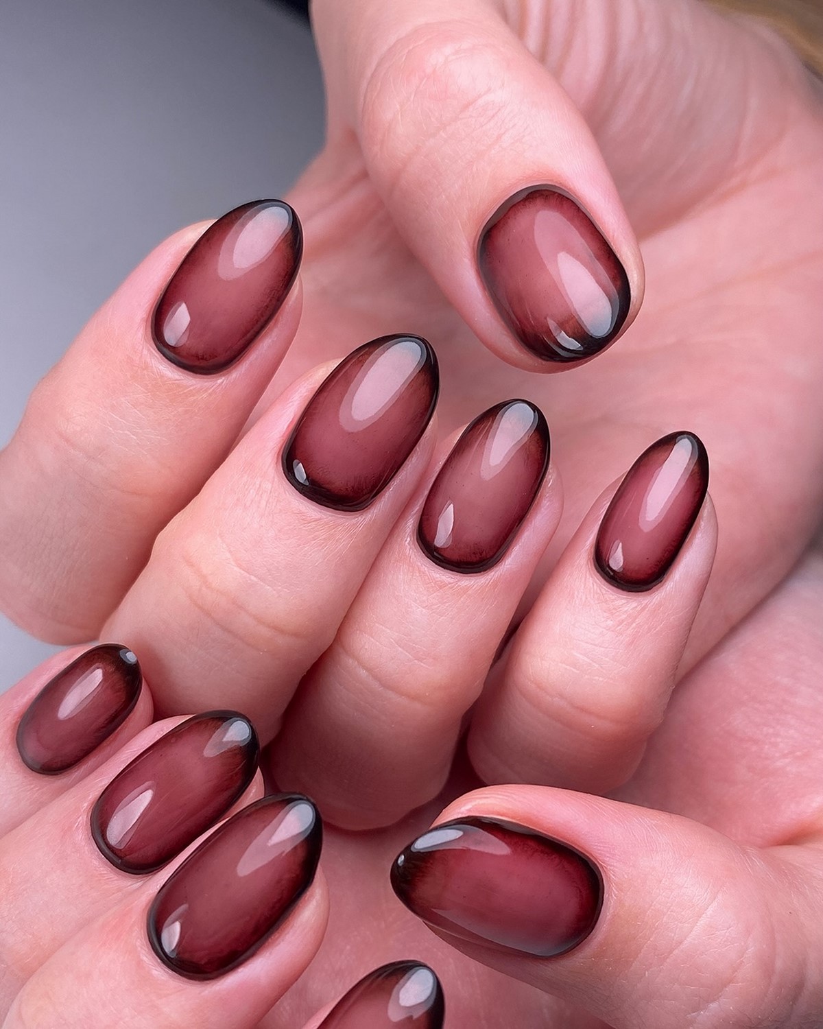 Aura-манікюр весни 2026 – тренд ніжного сяйва