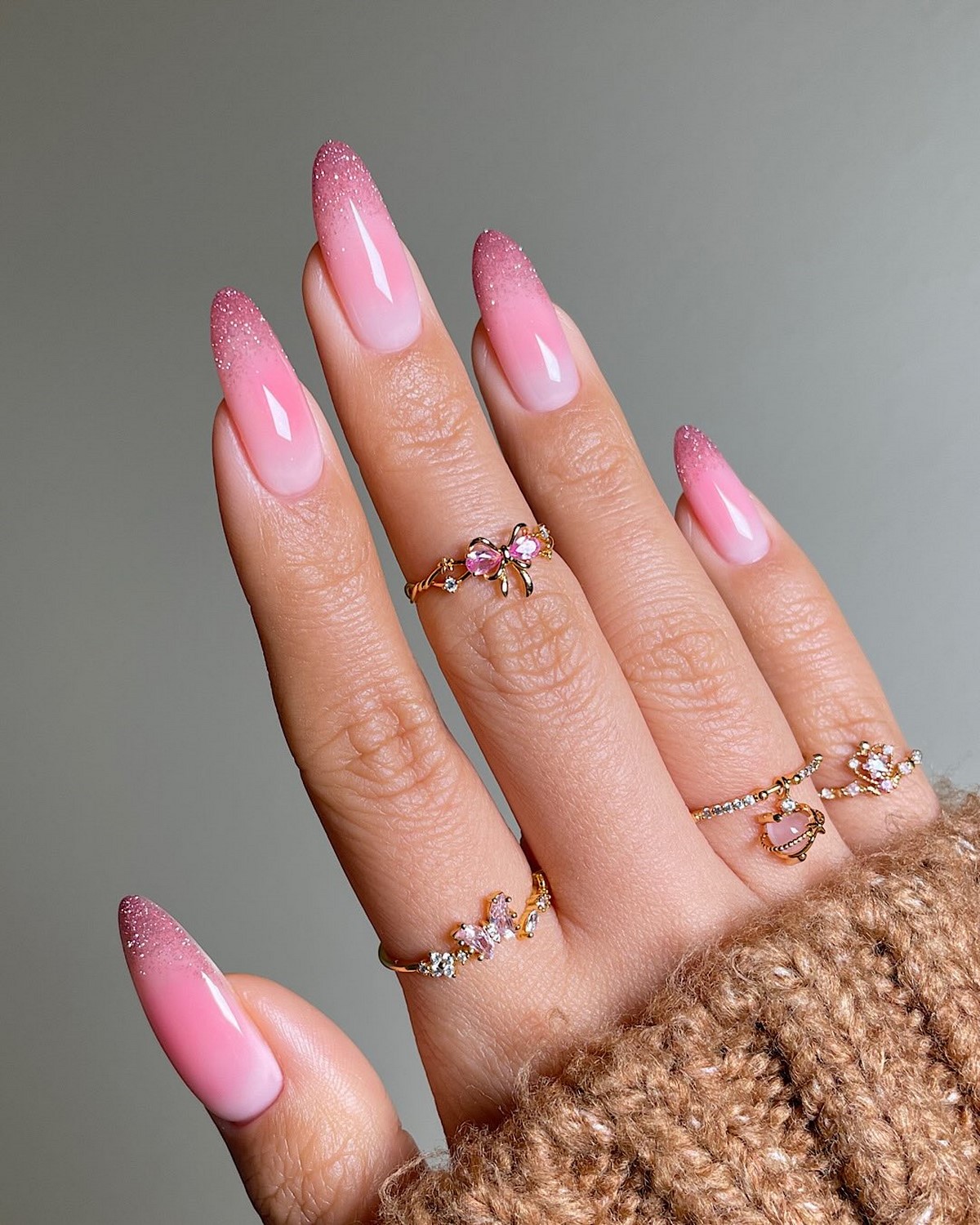 Aura-манікюр весни 2026 – тренд ніжного сяйва