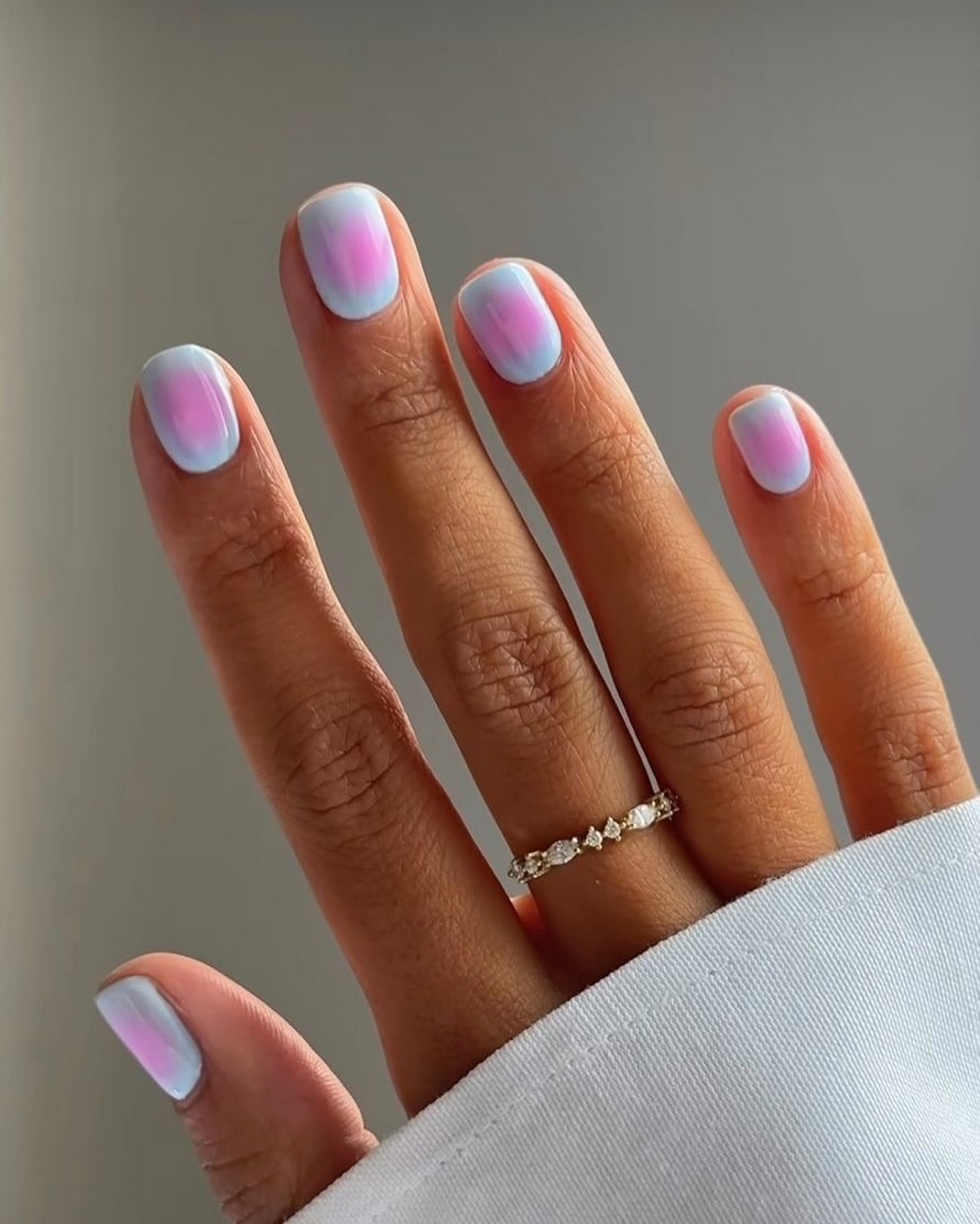 Aura-манікюр весни 2026 – тренд ніжного сяйва